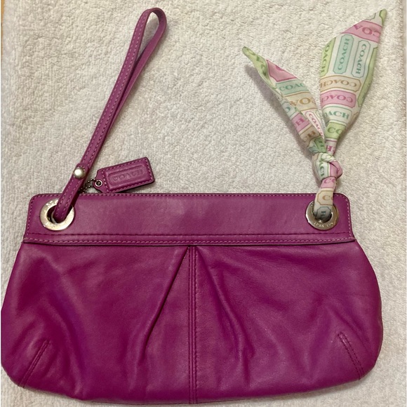 LIKE NEW‼️COACH F13555 KYRA LEATHER CLUTCH WITH MINI SCARF - Picture 3 of 10